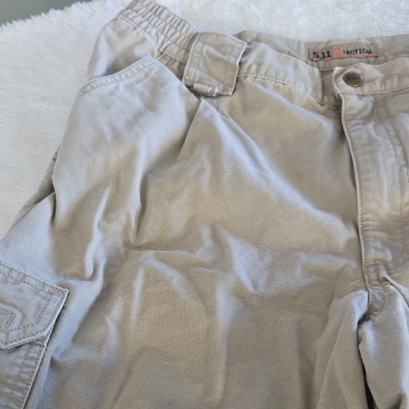 5.11 Tactical Light Tan Cargo Shorts - Picture 4 of 15